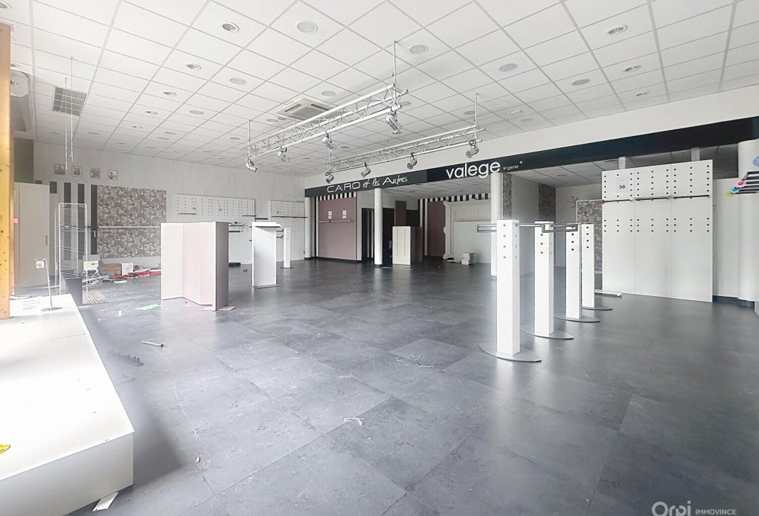 Bien Commercial À Louer — photo 1
