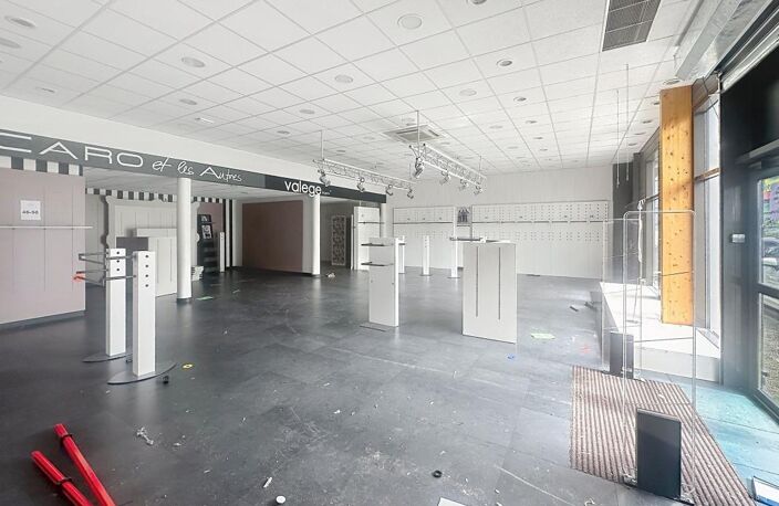 Bien Commercial À Louer — photo 2