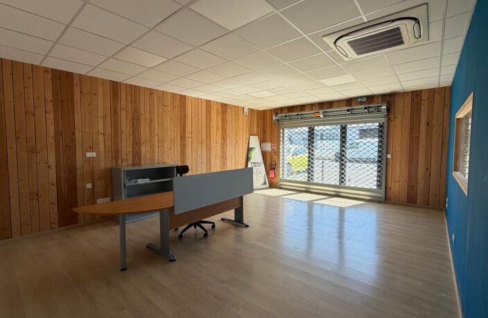 Bien Commercial À Louer — photo 2