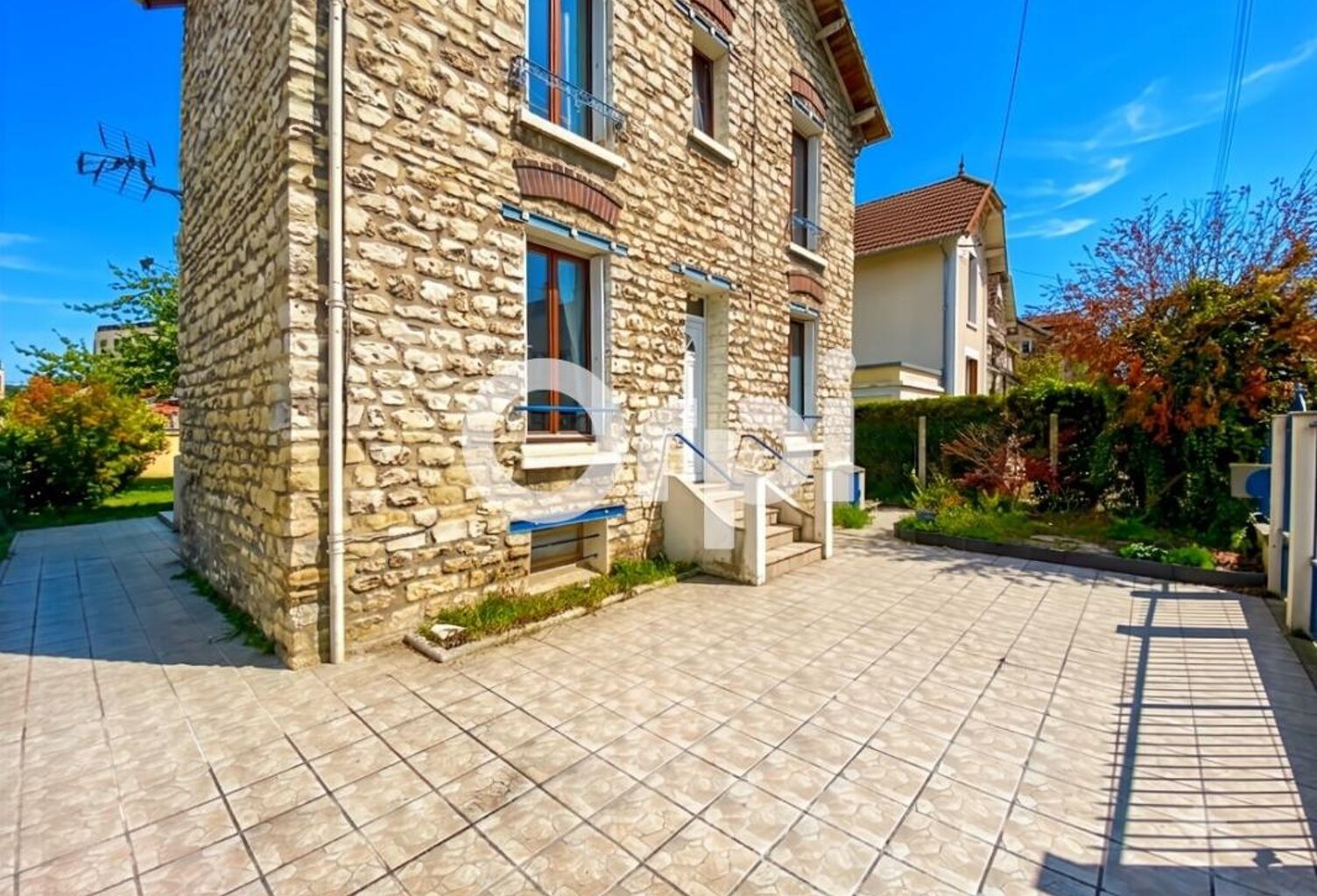 Maison À Vendre — photo 1