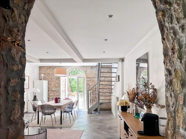 Un duplex de caractère T5 au sein de l'ancien Domaine de la Sablière, bénéficiant d'un jardin privatif de près de 500 m² — photo du bien
