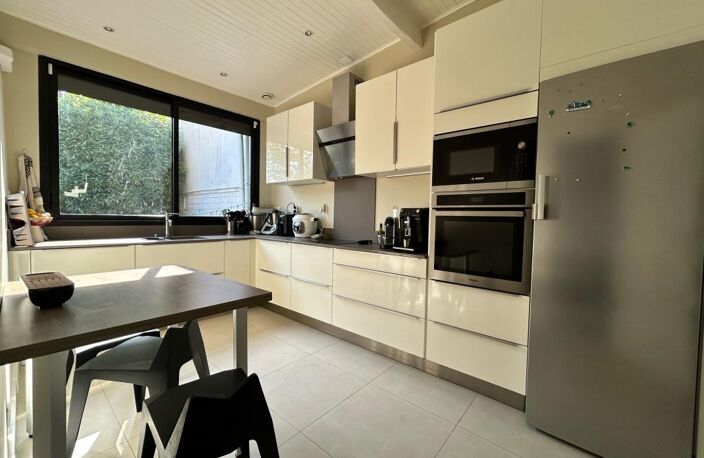 BORDEAUX – PELLEGRIN / LESCURE – Une adresse rare, un potentiel exceptionnel ! — photo 2