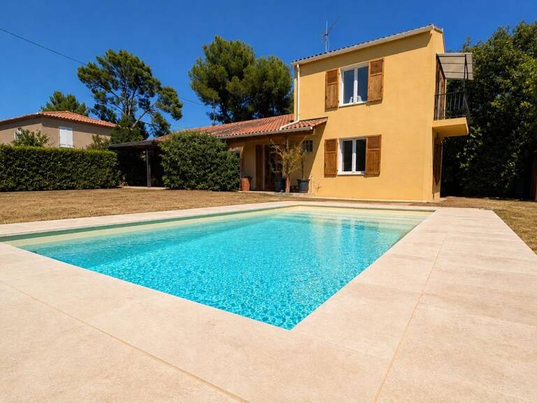 A vendre maison de type 5 entièrement rénovée avec piscine sur 733 m² de terrain — photo 1