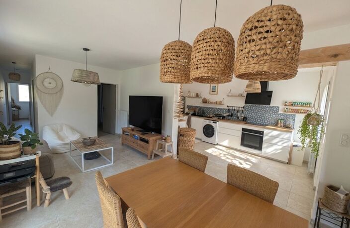 A vendre maison de type 5 entièrement rénovée avec piscine sur 733 m² de terrain — photo 2