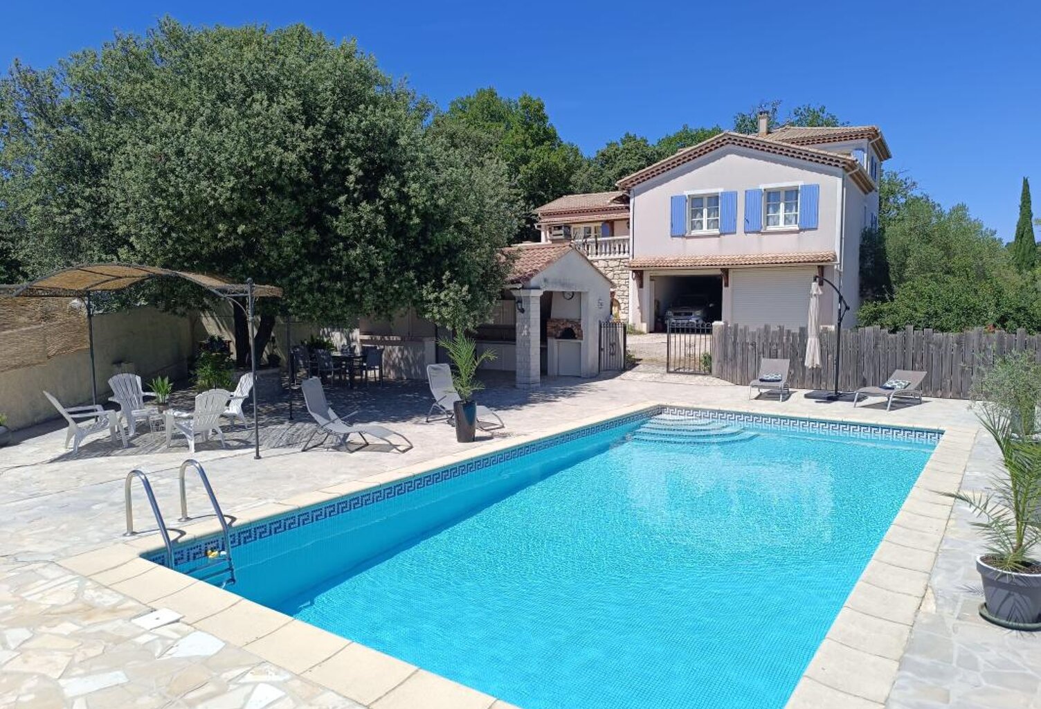 Exclusivité ORPI : Superbe villa de 155 m² avec piscine et vue dégagée à Rousson — photo 1