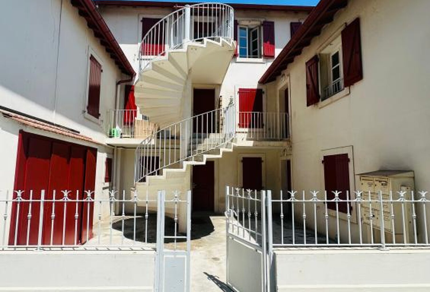 Appartement À Vendre — photo 1