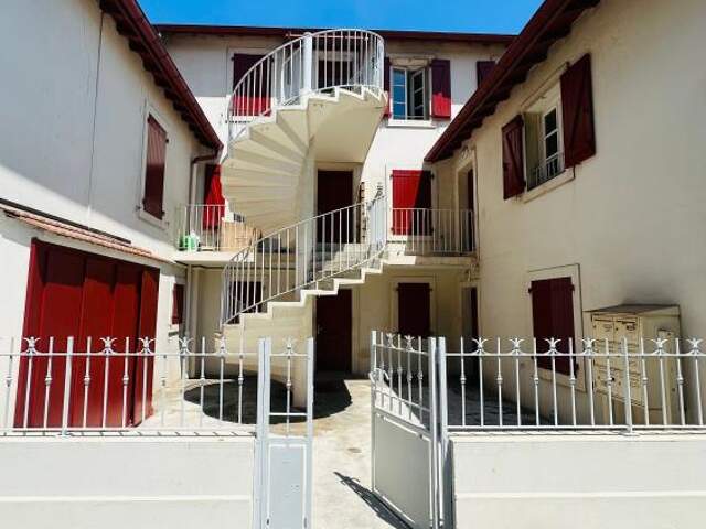 Appartement À Vendre — photo du bien