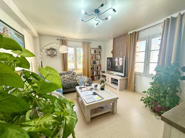 Appartement À Vendre — photo du bien