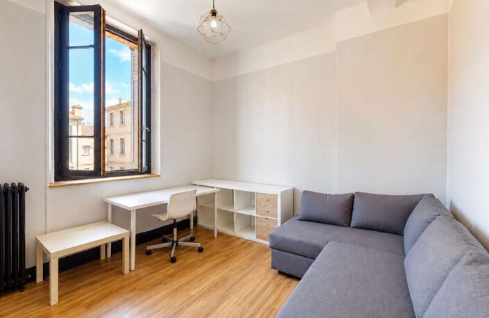 Toulouse Capitole – T2 de charme de 35 m² • Emplacement d’exception face au métro et au lycée Pierre-de-Fermat — photo 3