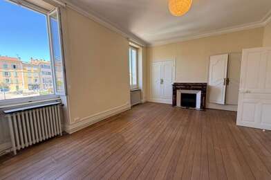 Appartement 4 pièces 900 €
