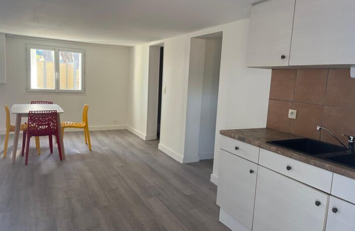 Appartement À Vendre BATZ sur mer à  quelques pas de la plage de Valentin, terrasse, jardin et place de parking — photo 2