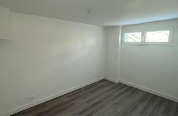 Appartement À Vendre BATZ sur mer à  quelques pas de la plage de Valentin, terrasse, jardin et place de parking — photo 4