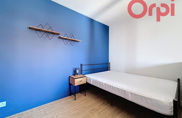 RIOM Centre ville, studio rénové et lumineux vendu en location meublé, Idéal investisseur ! — photo 4