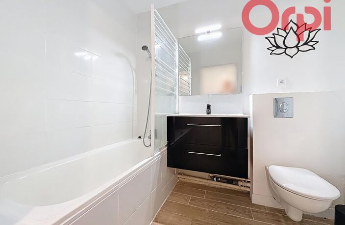 RIOM Centre ville, studio rénové et lumineux vendu en location meublé, Idéal investisseur ! — photo 5