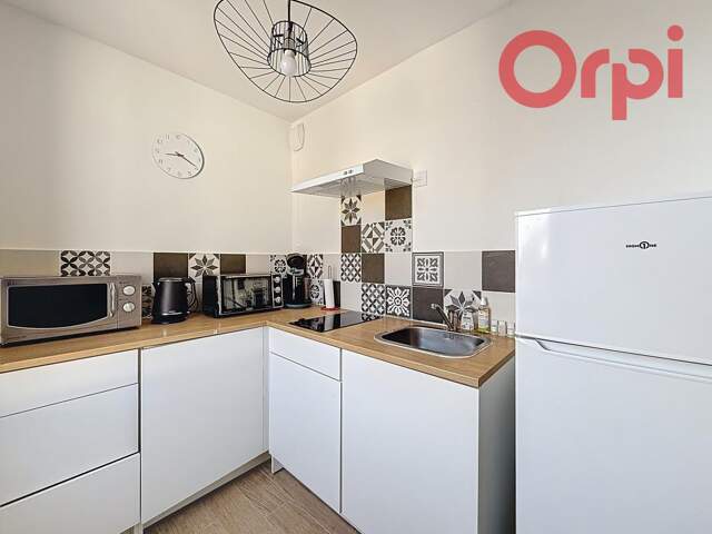 RIOM Centre ville, studio rénové et lumineux vendu en location meublé, Idéal investisseur ! — photo du bien