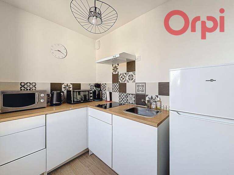 RIOM Centre ville, studio rénové et lumineux vendu en location meublé, Idéal investisseur ! — photo 1