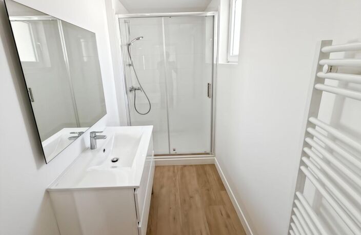 Appartement 2 pièces entièrement rénové avec la clim !   — photo 3