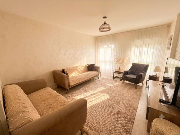 Appartement T3 de 73 m² rénové avec jardin privatif et balcon — photo 1