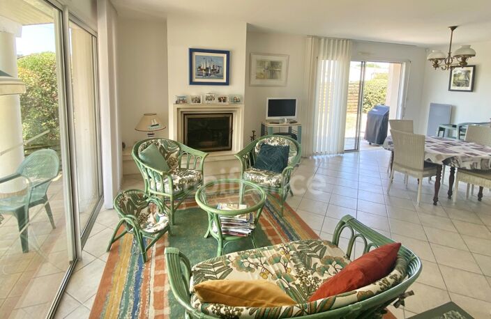 LACANAU VILLE - A 2 PAS DU PORT - MAISON 5 PIECES 107M2 + PISCINE - ACCES PISTE CYCLABLE — photo 4