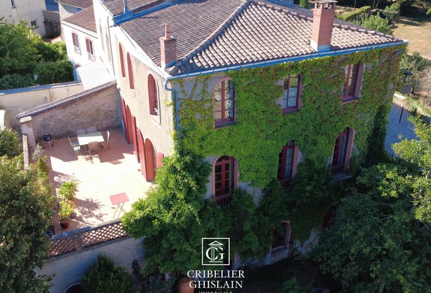 Clisson centre historique – Maison de caractère 150 m², 3 chambres, terrasse et accès rivière — photo 1
