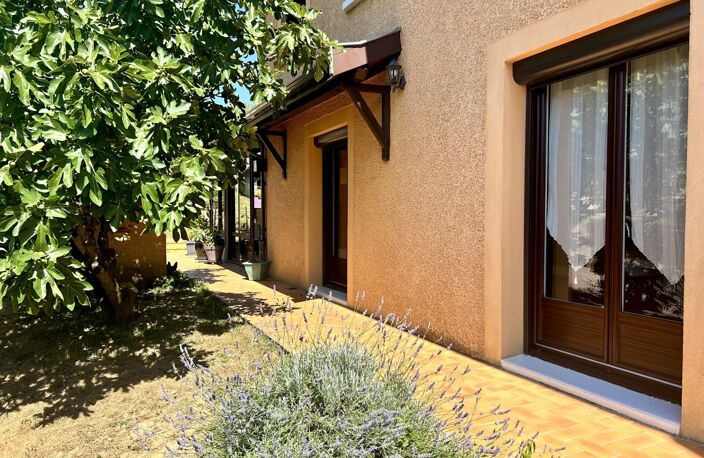 Maison 220 m² avec piscine, terrain de 1 489 m² et garage double à Lagnieu — photo 2