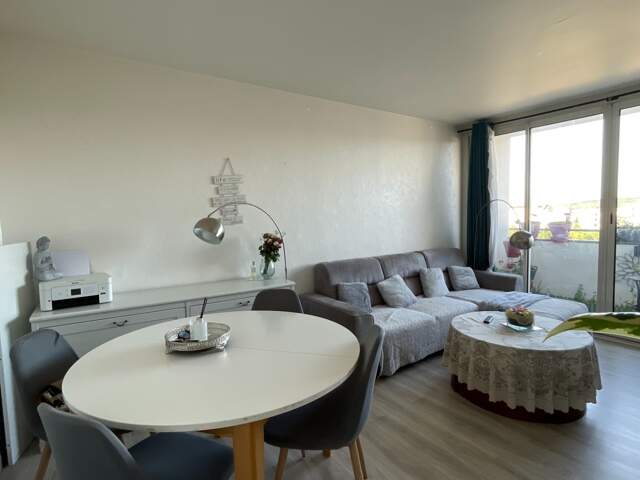 Appartement T3 Lumineux avec Balcon, Parking et Cave-LES CLAYES SOUS BOIS (78) — photo du bien