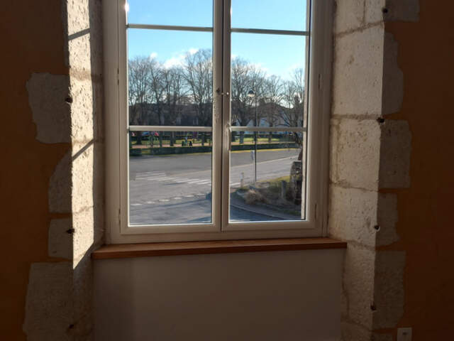 local commercial avec appartement à vendre AIRVAULT (79) — photo du bien