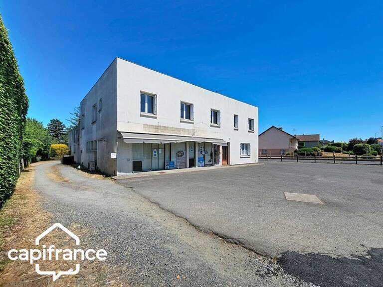 Local d’activité 260 m² + logement 132 m² – parking privé – terrain 1 690 m² – forte visibilité – Thouars (79100) — photo 1
