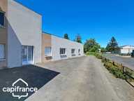 Local d’activité 260 m² + logement 132 m² – parking privé – terrain 1 690 m² – forte visibilité – Thouars (79100) — photo 4