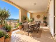 Domaine de Pont royal, BEL APPARTEMENT de 57 m2 1er étage avec ascenseur ,  deux chambres, terrasse vue dégagée, piscine en résidence — photo 3