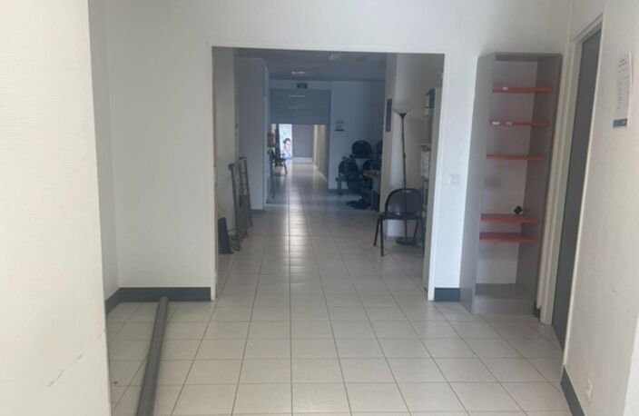 MARSEILLE 12E ARR à vendre Plateau local/bureaux PMR 207m2 + Terrasse SAINT BARNABE VILLAGE 840 000 EUROS — photo 4