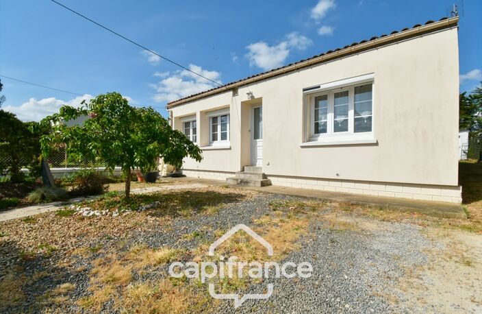 Maison à vendre de plain pied 5 pièces SAINT JEAN D'ANGELY (17) sur une parcelle de 1012m² — photo 2