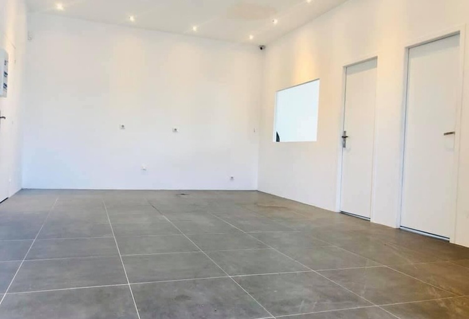 Dpt Yvelines (78), à louer FRENEUSE BUREAUX - Plain pied — photo 1