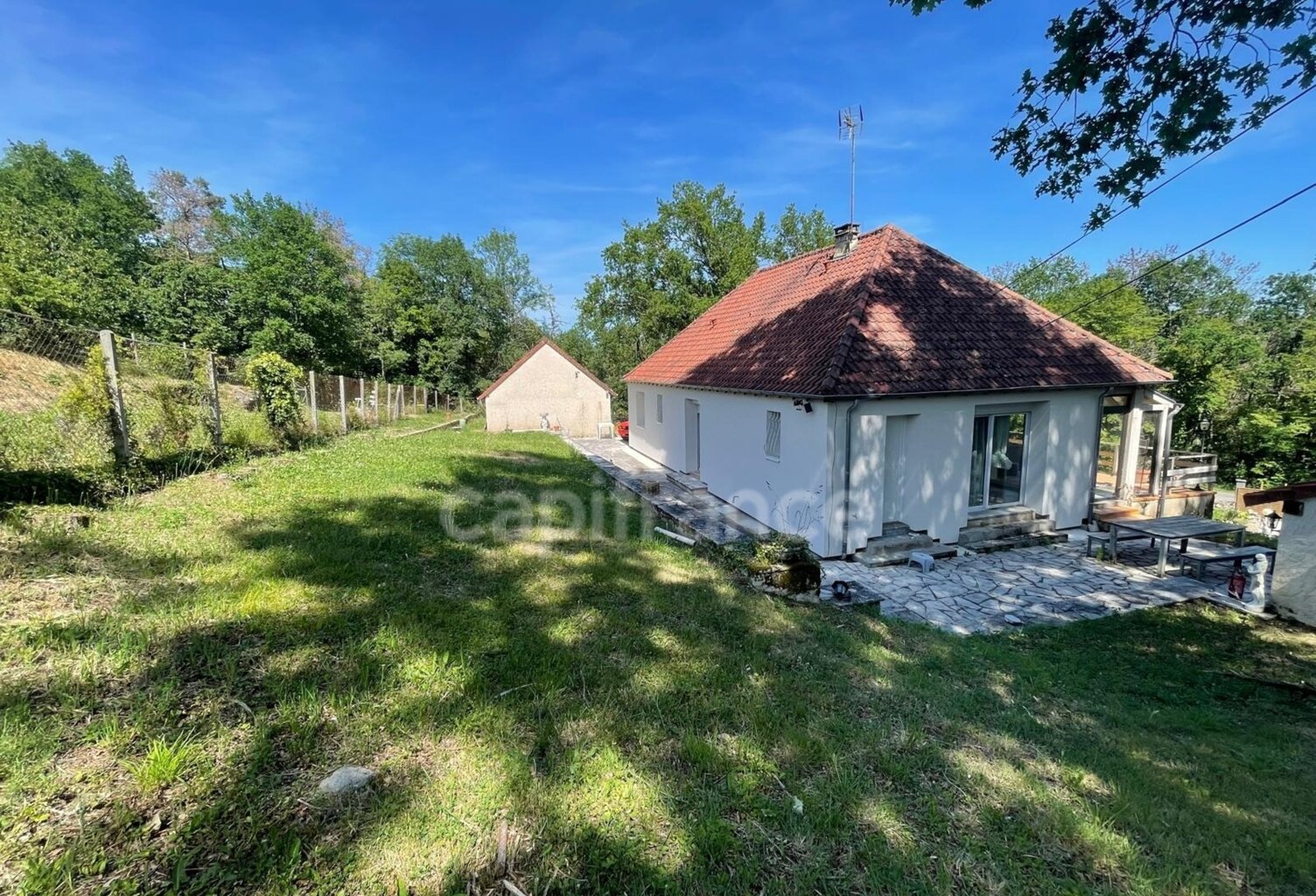 Maison de caractère avec piscine sur terrain arboré de 2452 m² JUGEALS NAZARETH (19) — photo 1