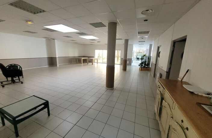 Dpt Gard (30), ALES à vendre idéal investisseur, local professionnel 434m² environ; — photo 2