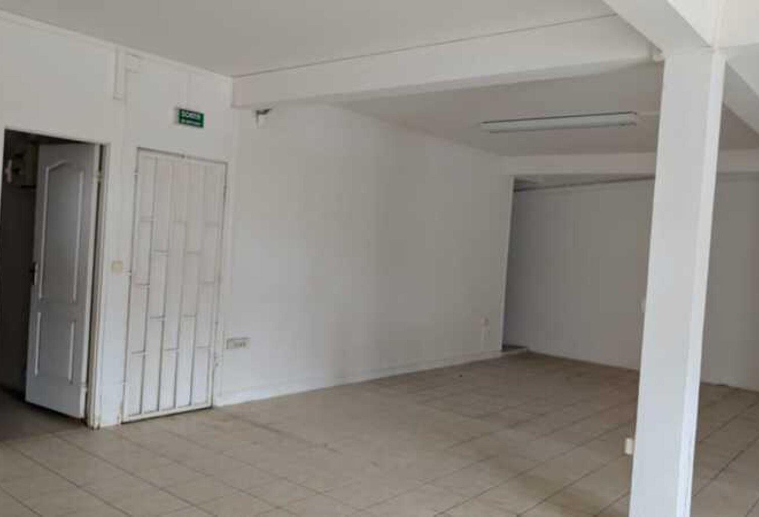 DEUX LOCAUX COMMERCIAUX — photo 1