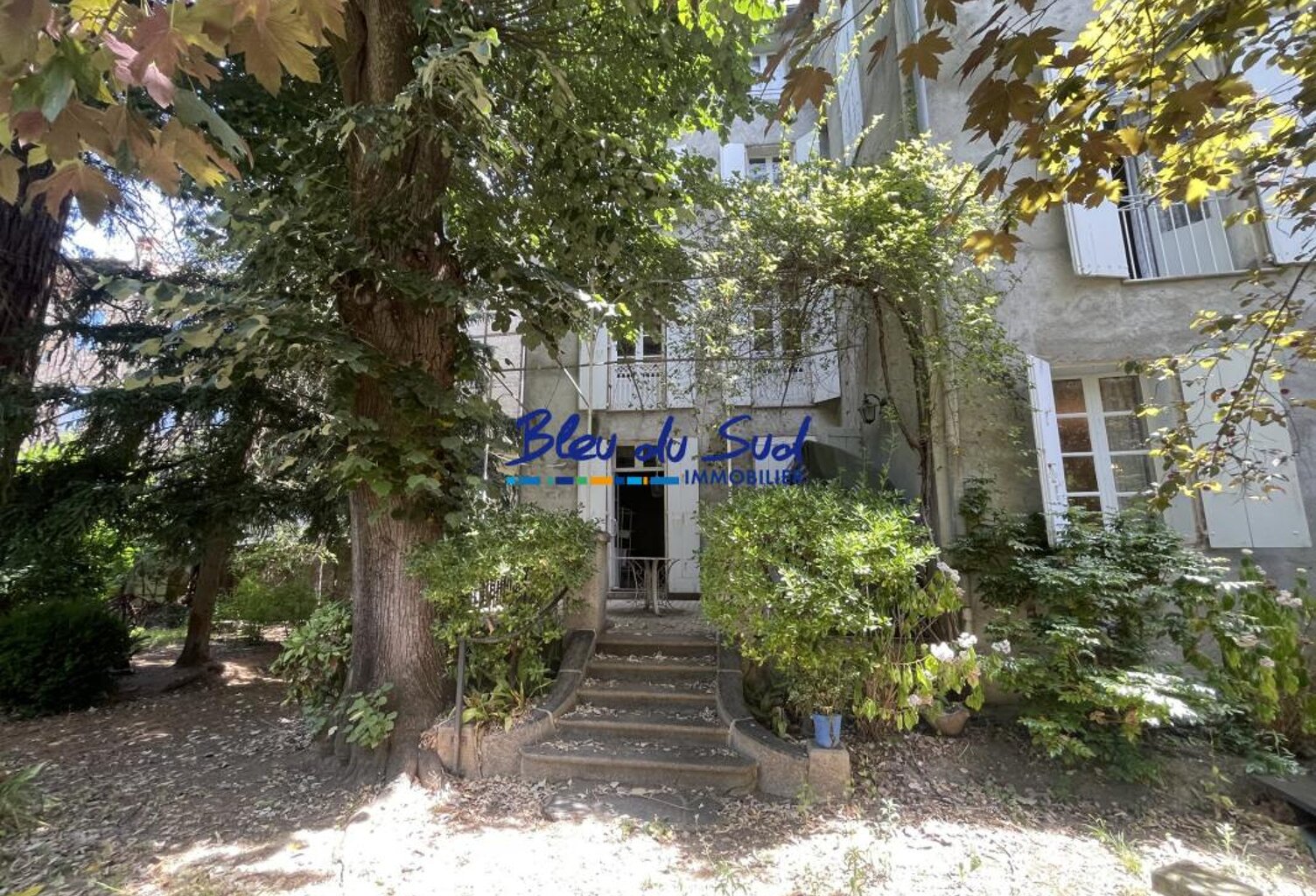 Grande maison de caractère avec terrasse et parc arboré — photo 1