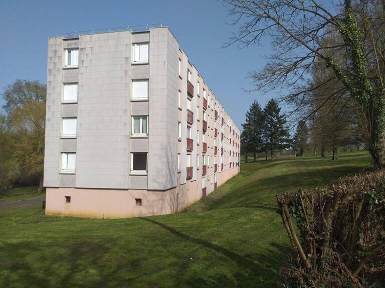 Appartement spacieux T3 SAINT CALAIS — photo 1