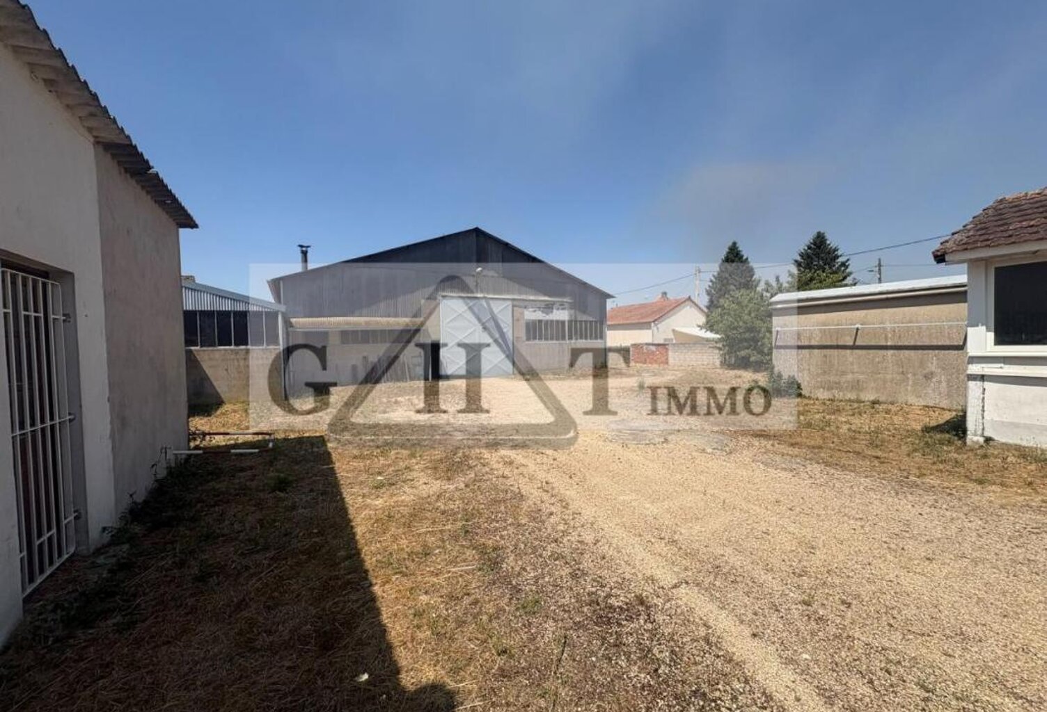 ENTREPÔT INDÉPENDANT – 961 M² – DAMMARIE-LES-LYS (77) — photo 1