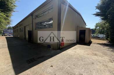 Local industriel  7300 €