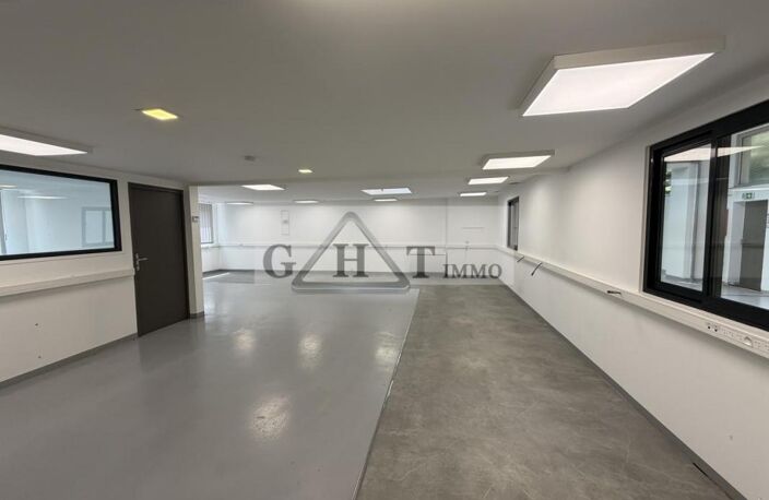 ENTREPOT INDEPENDANT A LOUER 900 M2 A OZOIR LA FERRIERE — photo 5