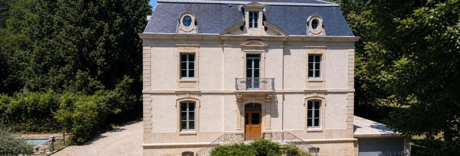 Maison 10 Pièces 360 m² à vendre à Neuville-sur-Ain (01160)