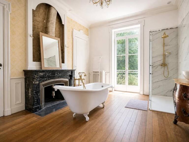 Maison de 360 m² à Neuville-sur-Ain — photo 1