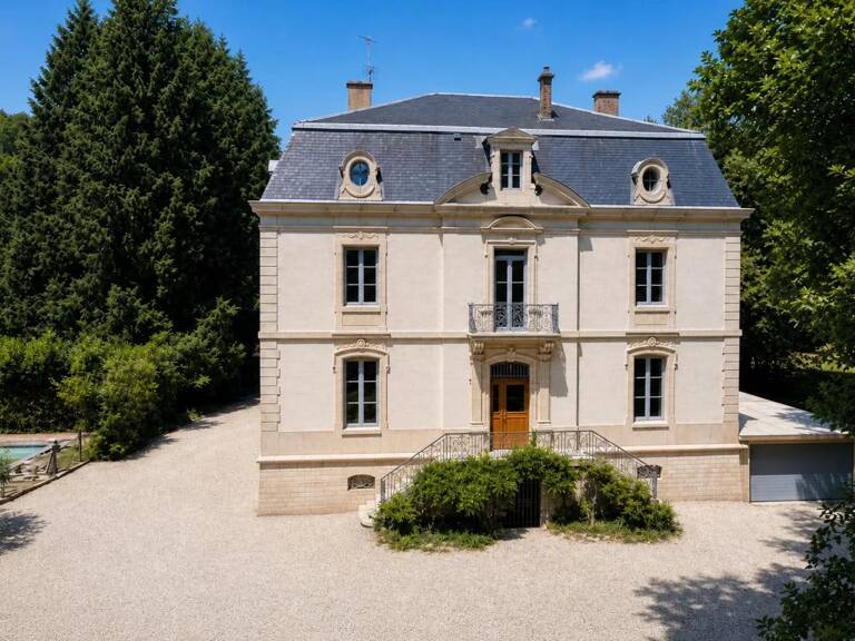 Maison de 360 m² à Neuville-sur-Ain — photo 1