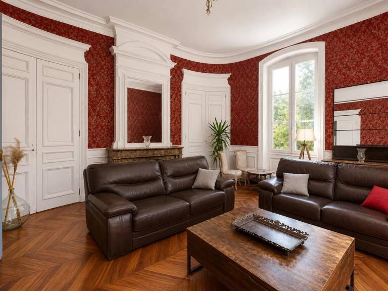 Maison de 360 m² à Neuville-sur-Ain — photo 1