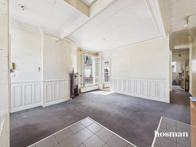 Découvrez cet appartement 3 / 4 pièces de 60 m², à rénover, idéalement situé au 5ème étage sans ascenseur — photo 1