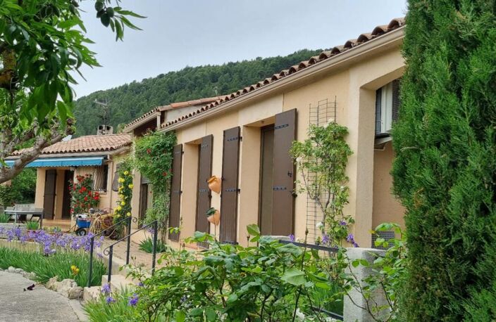 GRANDE VILLA DE PLAIN PIED  T5 sur 1400 m² de terrain piscinable — photo 5