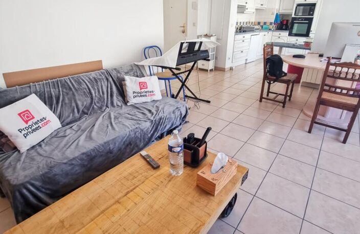 Villeurbanne (69100), Appartement 3 pièces de 61 m2, 2 chambres, Immeuble récent de standing, garage. Parfait état! — photo 2