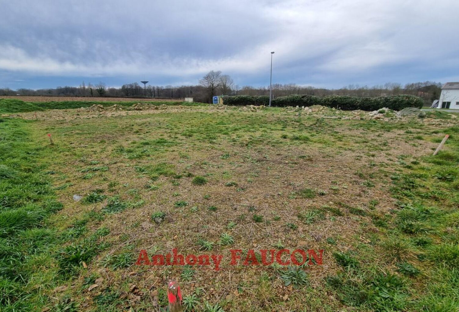 Terrain en zone artisanal Chateau Guibert 2176 m2 — photo 1