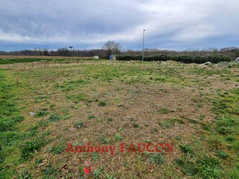 Terrain en zone artisanal Chateau Guibert 2176 m2 — photo 1